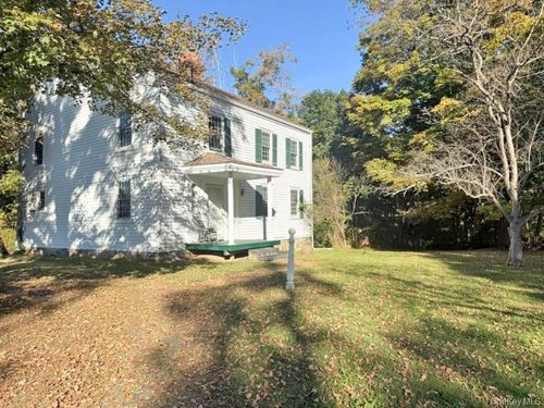 4 Plains Rd, Walden, NY, 12586-2433 | Card Image