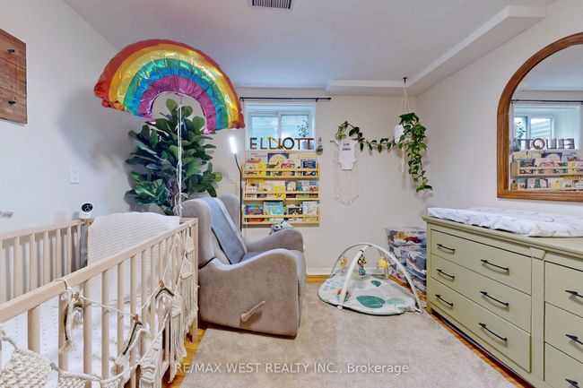 B - 39 Portland Cres, Home with 2 bedrooms, 3 bathrooms and 2 parking in Newmarket ON | Image 17
