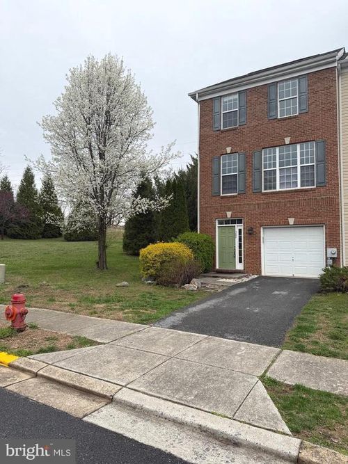 388 Starkeys Lndg, SHEPHERDSTOWN, WV, 25443-4818 | Card Image