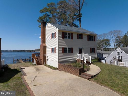 147 Beach Dr, Hartfield, VA, 23071-2058 | Card Image
