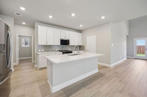 6613 Valley Oak Dr, Fort Worth, TX, 76119 | Card Image