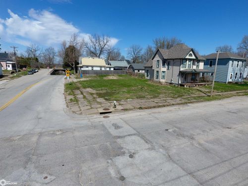 830 Oak St, Burlington, IA, 52601-4745 | Card Image