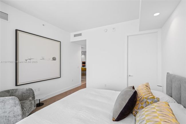 APT-1602 - 5775 Collins Ave, Condo with 2 bedrooms, 3 bathrooms and null parking in Miami Beach FL | Image 67