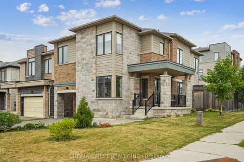 149 Vantage Loop, Newmarket, ON, L3X0L2 | Card Image