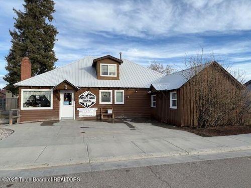 43 S Madison Ave, Pinedale, WY, 82941-5264 | Card Image