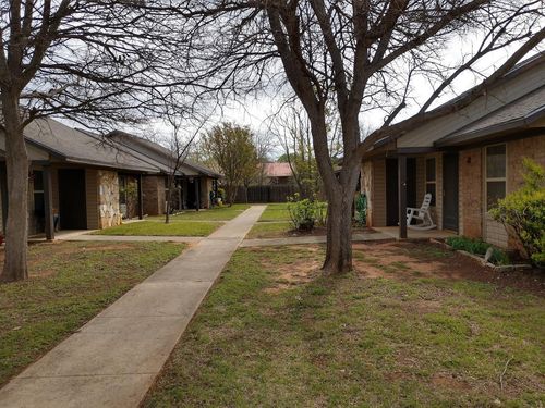 591 E Highway St, Fredericksburg, TX, 78624-5121 | Card Image