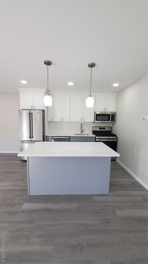 apt-9d-460 Old Town Rd, Port Jefferson Station, NY, 11776-2218 | Card Image
