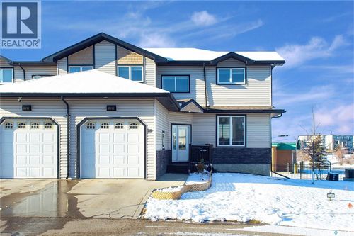 28-118 Hampton Cir, Saskatoon, SK, S7R0C9 | Card Image