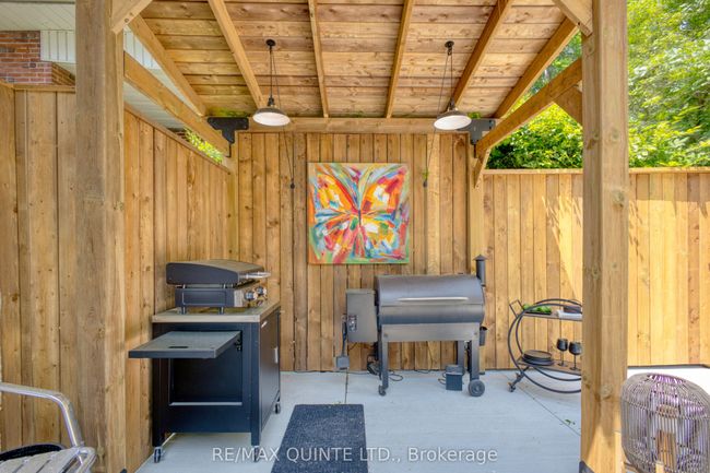 291 Dufferin Ave, House other with 2 bedrooms, 2 bathrooms and 8 parking in Belleville ON | Image 37