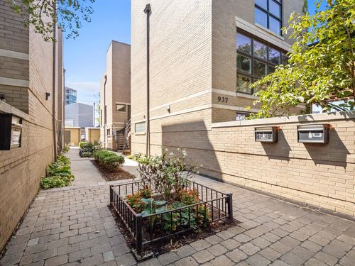 c-937 Wrightwood Ave, Chicago, IL, 60614-2303 | Card Image