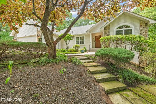 152 Stonewood Dr, Crossville, TN, 38558-6611 | Card Image