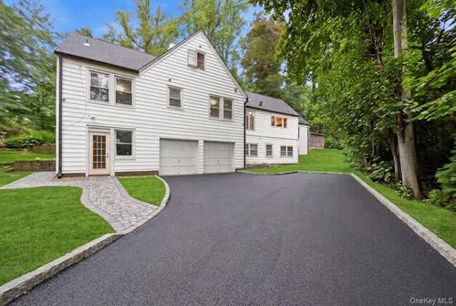 85 Nassau Dr, Great Neck, NY, 11021-1611 | Card Image