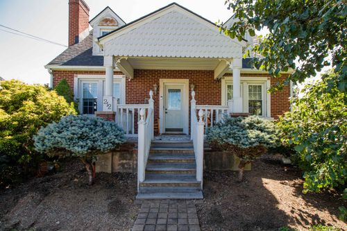 212 N Stuart Ave, ELKTON, VA, 22827-1453 | Card Image