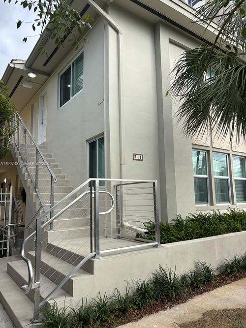 apt-25-211 Phoenetia Ave, Coral Gables, FL, 33134-3239 | Card Image