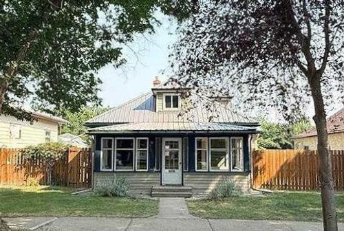 1020 Yuill St Se, Medicine Hat, AB, T1A0Z2 | Card Image