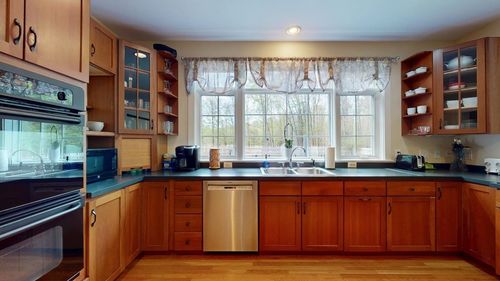 29 Kings Row, Middlebury, VT, 05753-6700 | Card Image
