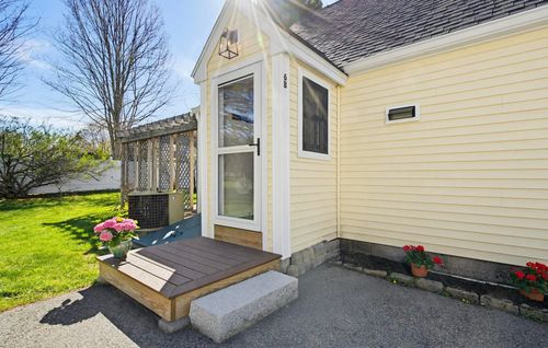 b-6-B Fifield Ln, Stratham, NH, 03885-2413 | Card Image