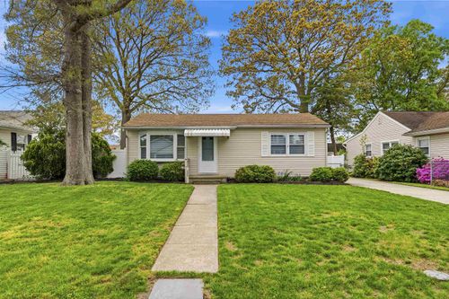 220 Village Rd, Villas, NJ, 08251-1346 | Card Image