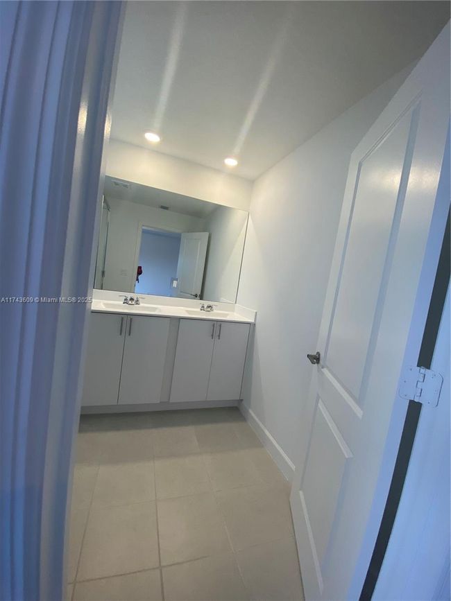 5195 Sw 37 Th St, Townhouse with 3 bedrooms, 3 bathrooms and null parking in West Park FL | Image 24