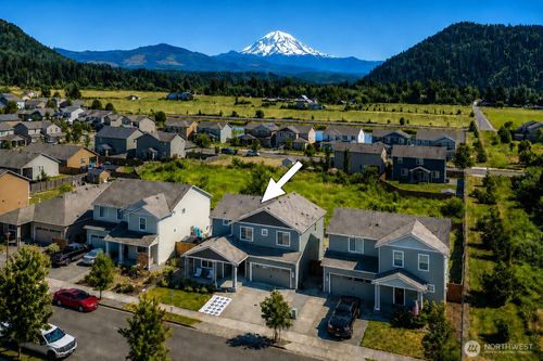 516 Petersen Dr E, Enumclaw, WA, 98022-5037 | Card Image