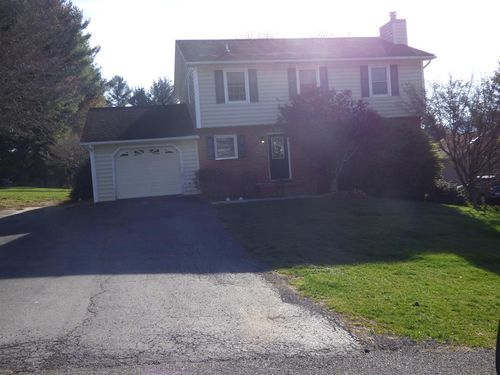 440 Arrow Ln, Wytheville, VA, 24382-1419 | Card Image