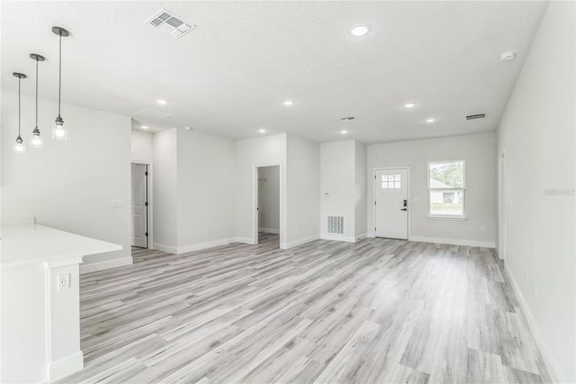 Living room / family room | Image 5