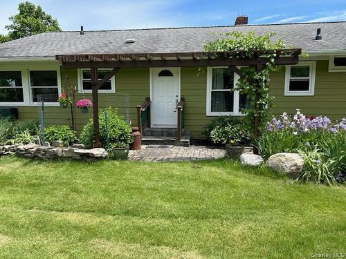 329 Mountain Rd, Bloomingburg, NY, 12721-4213 | Card Image