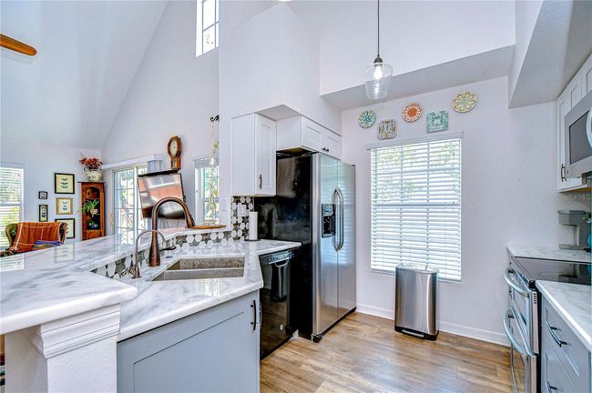 9304 Lake Chase Island Way, Condo with 3 bedrooms, 2 bathrooms and null parking in TAMPA FL | Image 13
