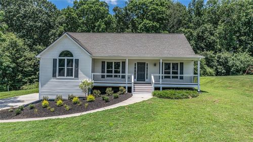 9050 Ivyshaw Dr, Gainesville, GA, 30506-8017 | Card Image