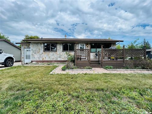 520 3rd Ave, Esterhazy, SK, S0A0X0 | Card Image