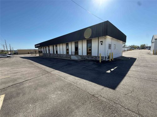 a-200 35th St, Marion, IA, 52302-3812 | Card Image