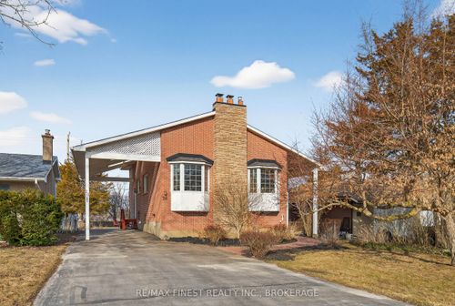 20 Oakridge Ave, Kingston, ON, K7L4S9 | Card Image