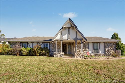 1405 Young St, Tulsa, OK, 74127-2721 | Card Image