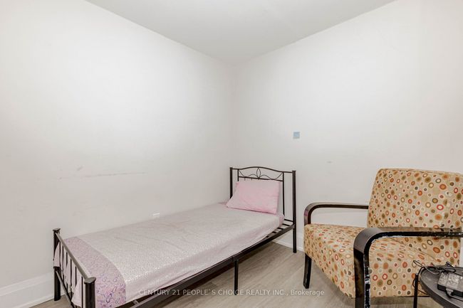 22 Rogers Rd, House other with 4 bedrooms, 2 bathrooms and 4 parking in Brampton ON | Image 15