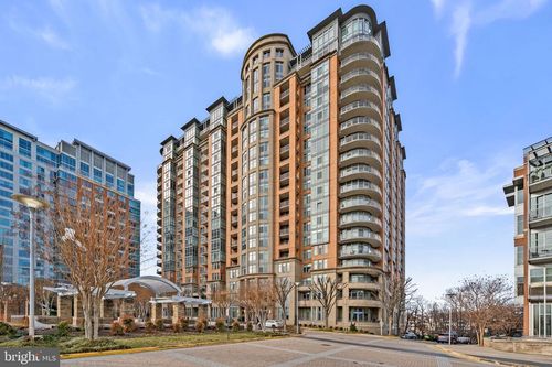 apt-203-8220 Crestwood Heights Dr, MCLEAN, VA, 22102-3121 | Card Image