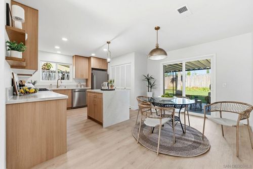 650 Olinda St, Escondido, CA, 92027-2003 | Card Image