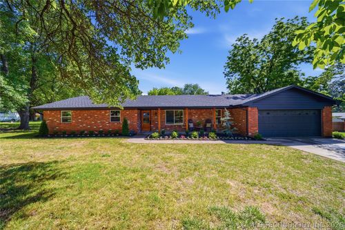 9430 E 115th St S, Bixby, OK, 74008-1725 | Card Image
