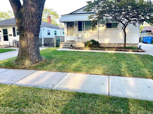 5627 Clippert St, Dearborn Heights, MI, 48125-2758 | Card Image