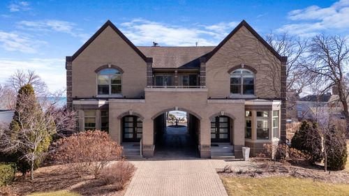 2202 N Terrace Ave, Milwaukee, WI, 53202-1216 | Card Image