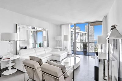 3205 - 68 Se 6th St, Condo with 1 bedrooms, 1 bathrooms and null parking in Miami FL | Image 1