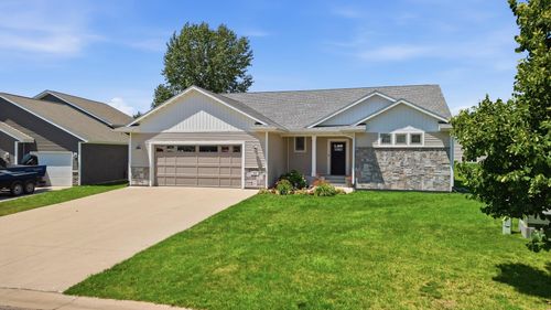 820 Fieldcrest Dr, Mankato, MN, 56001-3386 | Card Image