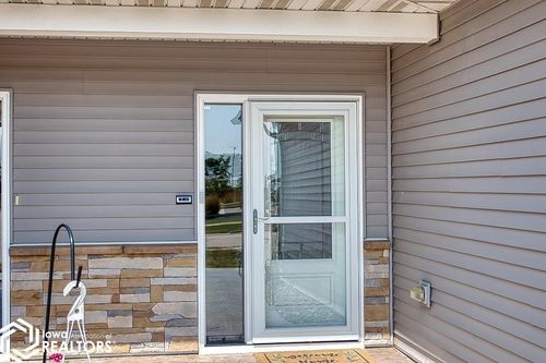 105 E Lincoln Ave, Fairfield, IA, 52556-8644 | Card Image