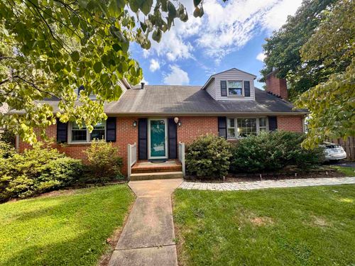 208 Burnley Dr, STAUNTON, VA, 24401-1615 | Card Image