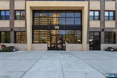 90 Clinton Ave, Newark, NJ, 07114-2012 | Card Image