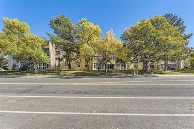 302 - 3184 S Heather Gardens Way, Condo with 2 bedrooms, 1 bathrooms and 1 parking in Aurora CO | Image 2