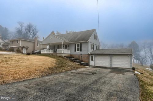1762 Stonemill Dr, Elizabethtown, PA, 17022-9737 | Card Image