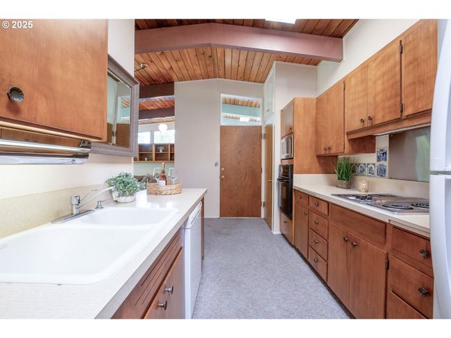 1439 Barton St, House other with 3 bedrooms, 2 bathrooms and null parking in Eugene OR | Image 17