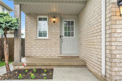 1630 Benjamin Dr, London, ON, N5V5K1 | Card Image