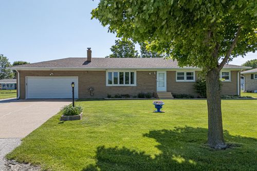 11719 1st St E, Milan, IL, 61264-3902 | Card Image