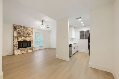 31-6903 Deatonhill Dr, Austin, TX, 78745-5110 | Card Image